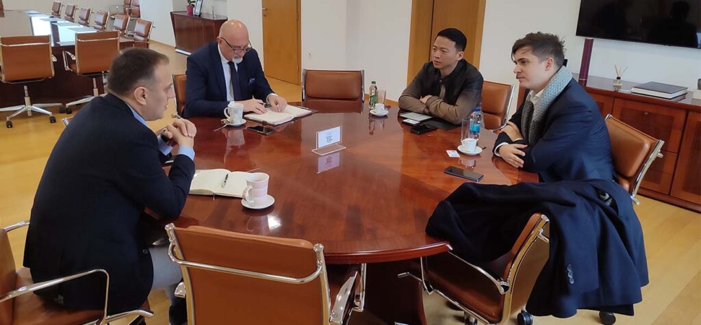 Predstavnici kompanije Huawei posetili Privrednu komoru