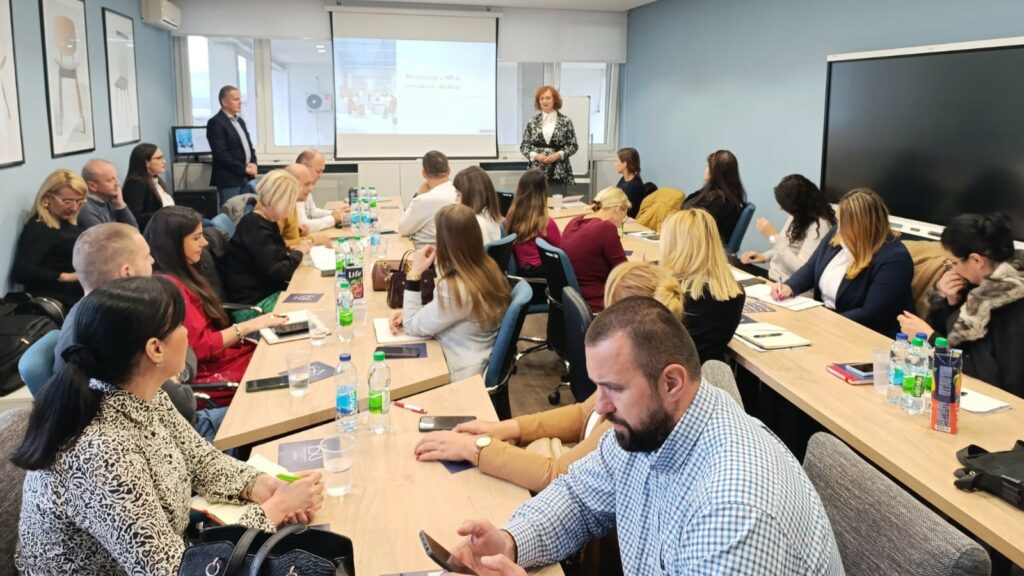 U Prijedoru održan seminar: „Revolucija u HR sektoru: Ljudi su najvažniji kapital!“